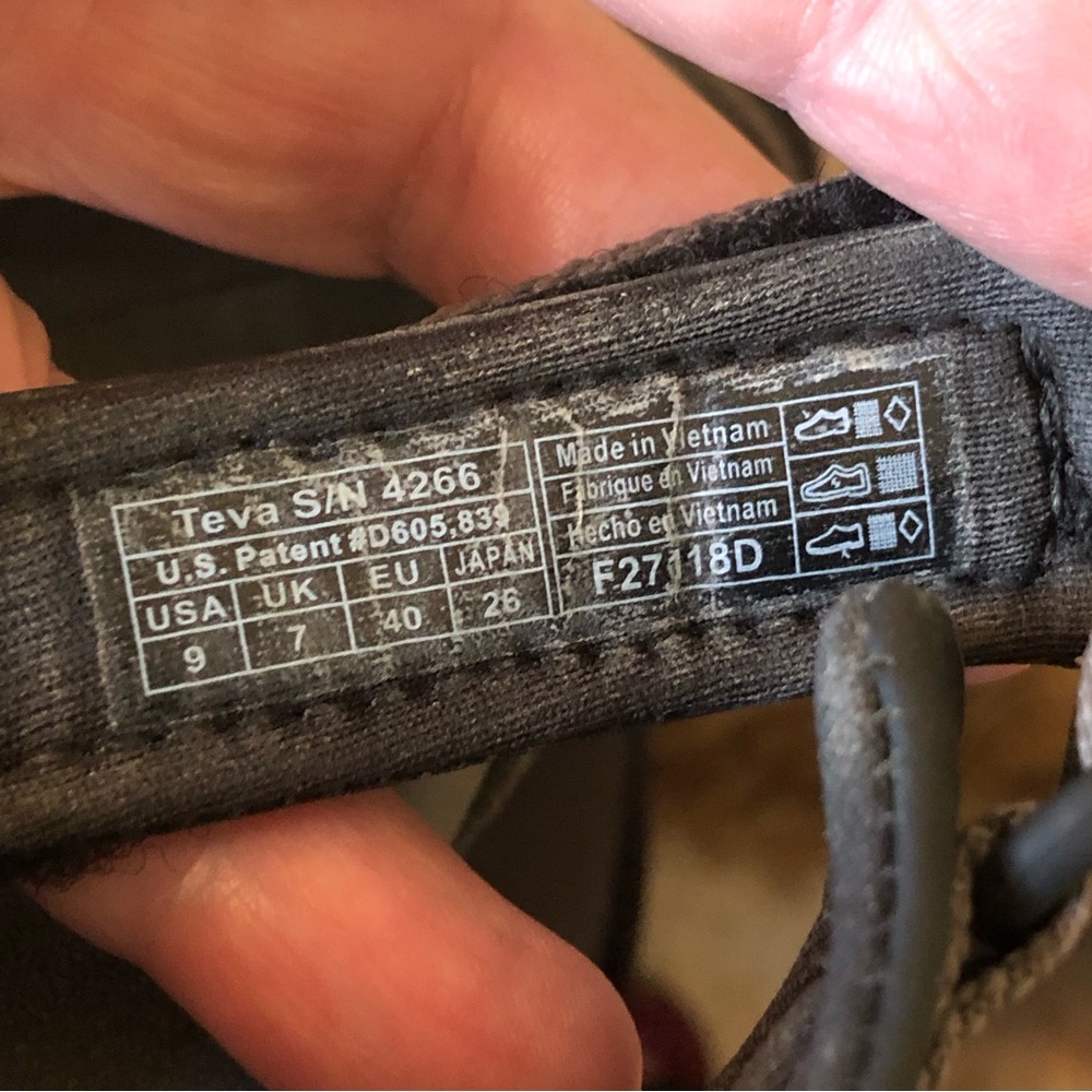 Teva black and purple adjustable strap sandal 9 - Picture 5 of 7